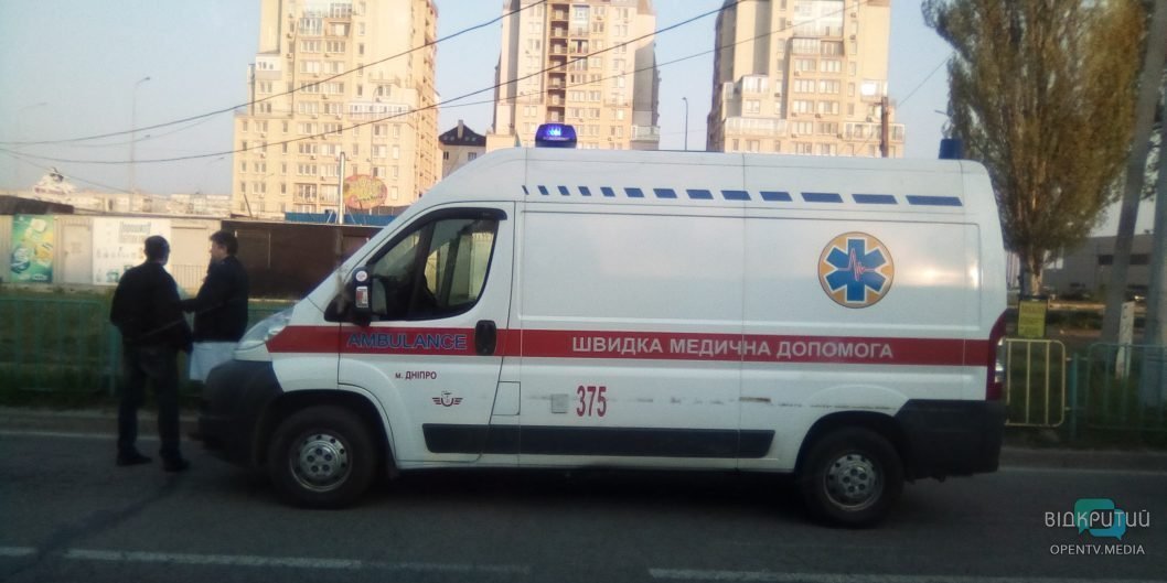 В Днепре на Слобожанском проспекте маршрутка врезалась в грузовик: пострадали пять человек - рис. 3