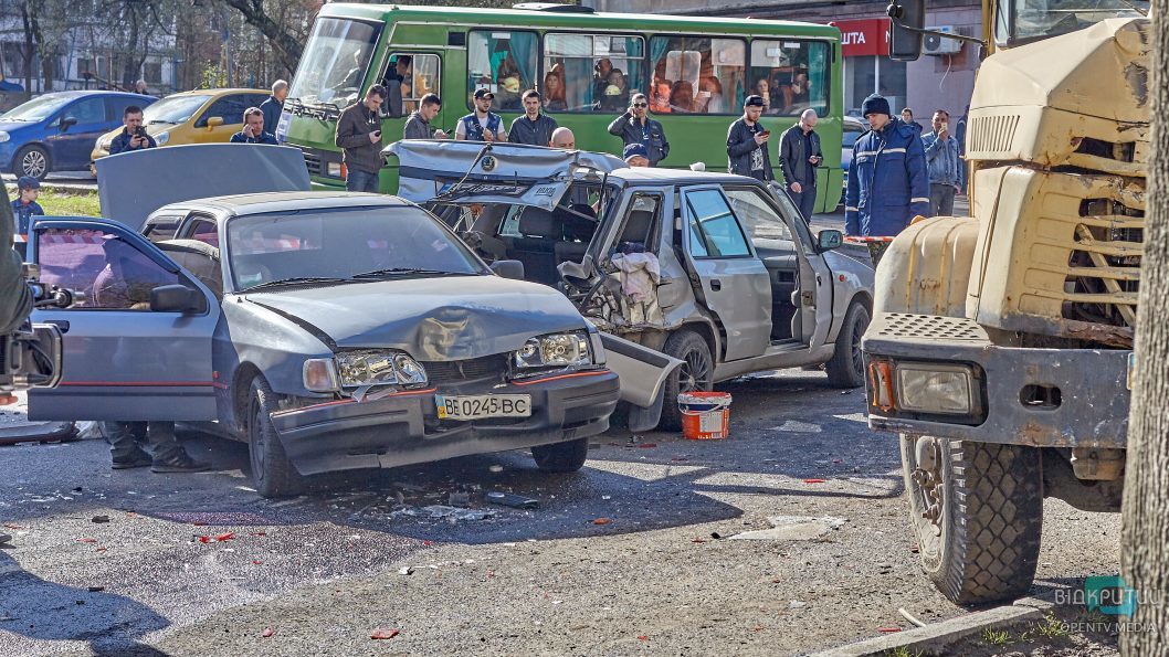 Горсовет Днепра заплатит всем пострадавшим в масштабном ДТП за разбитые машины - рис. 1
