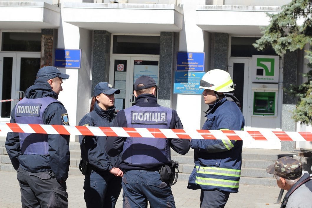Райсоветы Днепра заминировали во время выдачи списков избирателей - рис. 1