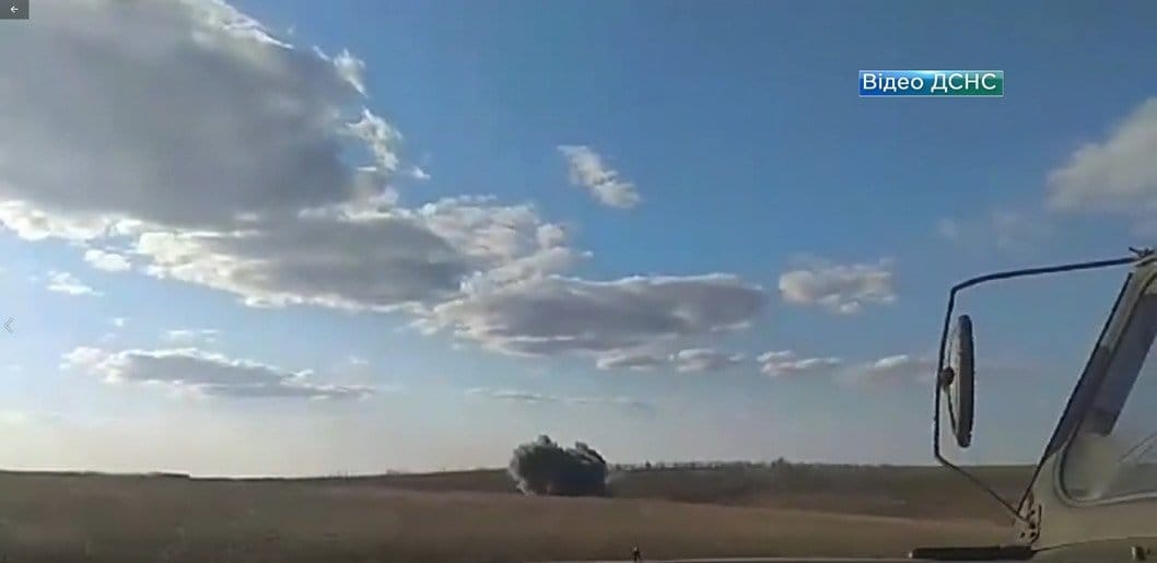 У Дніпрі рятувальники розповіли про небезпечність боєприпасів - рис. 18
