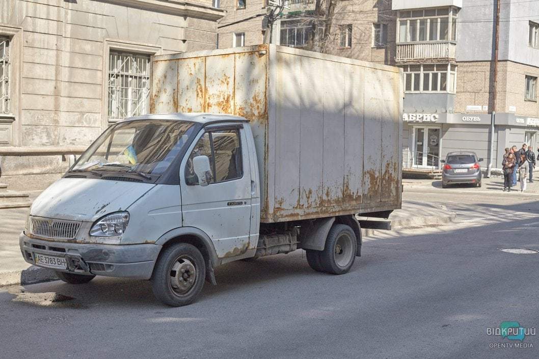 В Днепре на Жуковского грузовик «протаранил» автомобиль Kia - рис. 2