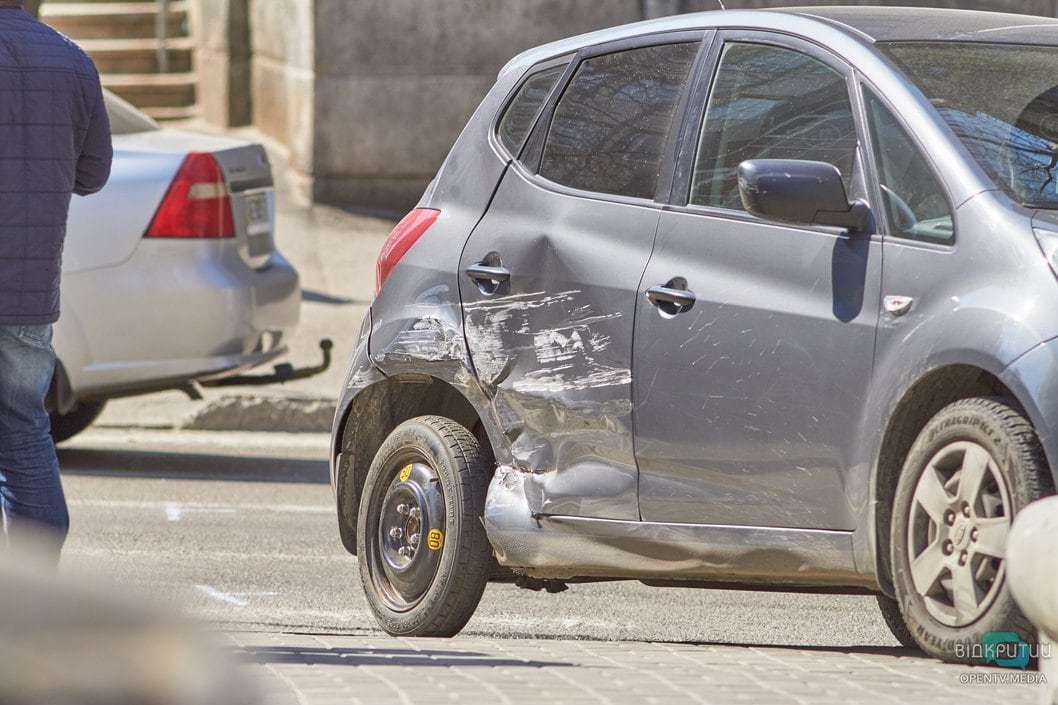 В Днепре на Жуковского грузовик «протаранил» автомобиль Kia - рис. 5