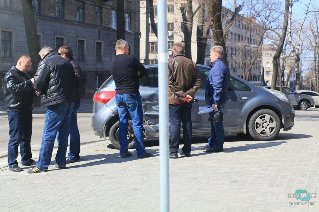 В Днепре на Жуковского грузовик «протаранил» автомобиль Kia - рис. 6