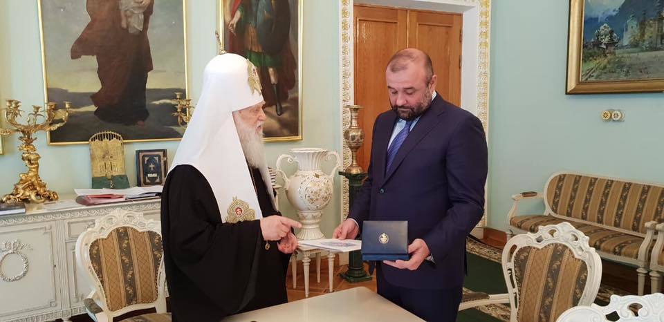 Филарет наградил Александра Петровского орденом - рис. 3
