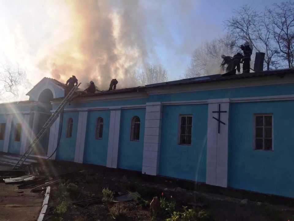 В Каменском горела церковь: пожар тушили около двух часов - рис. 2