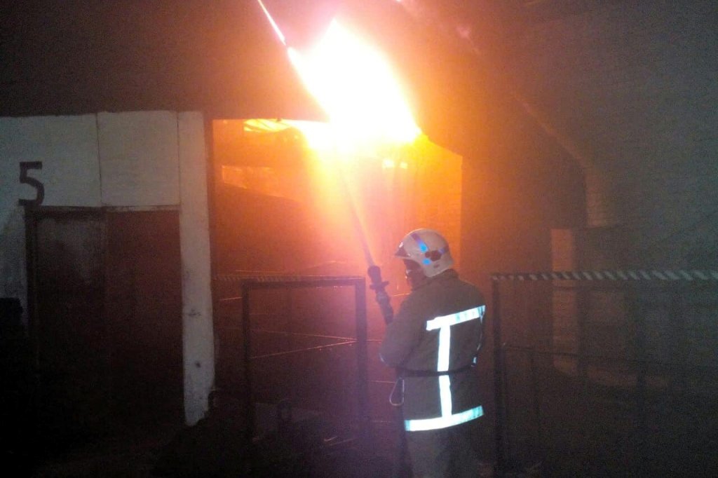 В Кривом Роге произошел пожар: горел завод - рис. 4