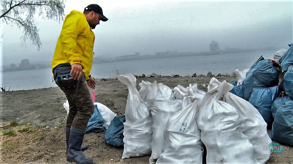В Днепре пловцы на каяках убрали с Зеленого острова 800 килограммов мусора - рис. 19