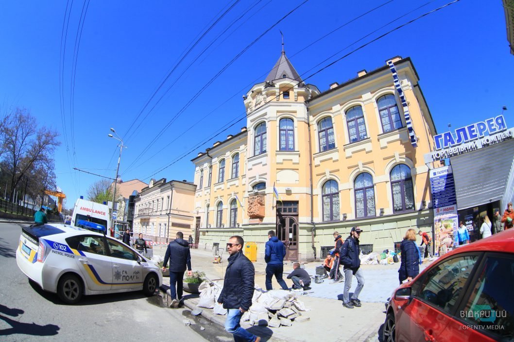В центре Днепра заминировали здание Главпочтамта - рис. 1