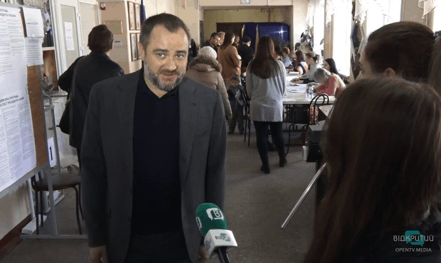 Депутат Верховної Ради Андрій Павелко проголосував на виборах - рис. 19