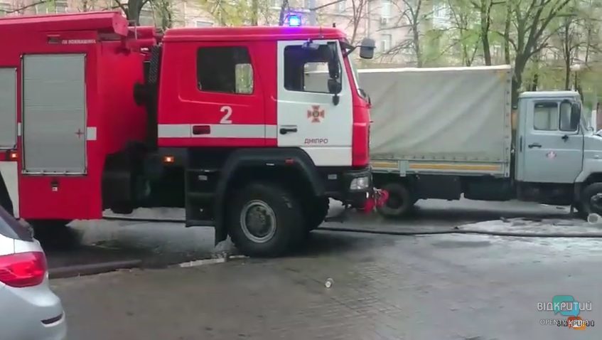 На центральном проспекте Днепра горел грузовик - рис. 2
