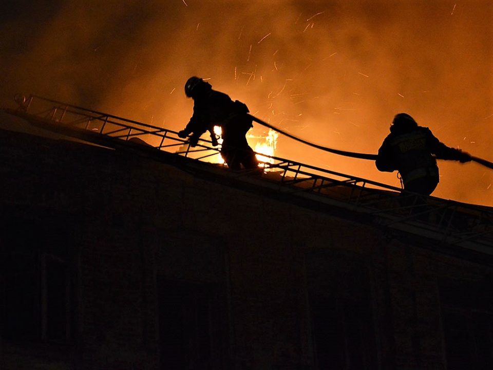 В центре Днепра произошел пожар: пострадал человек - рис. 3