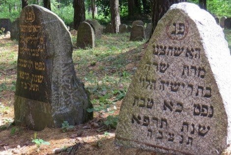 В Днепре надгробие еврейской могилы использовали как строительный материал - рис. 13