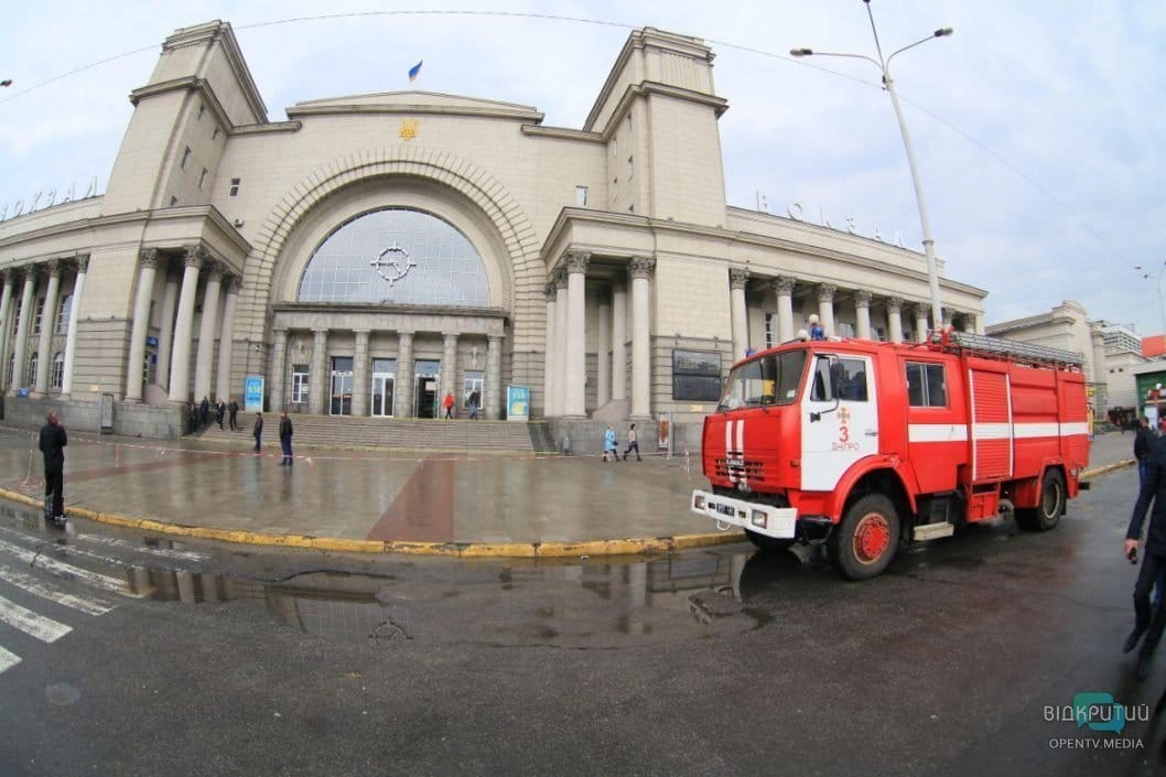 Днепр накрыла волна новых минирований: людей эвакуируют из учреждений - рис. 2