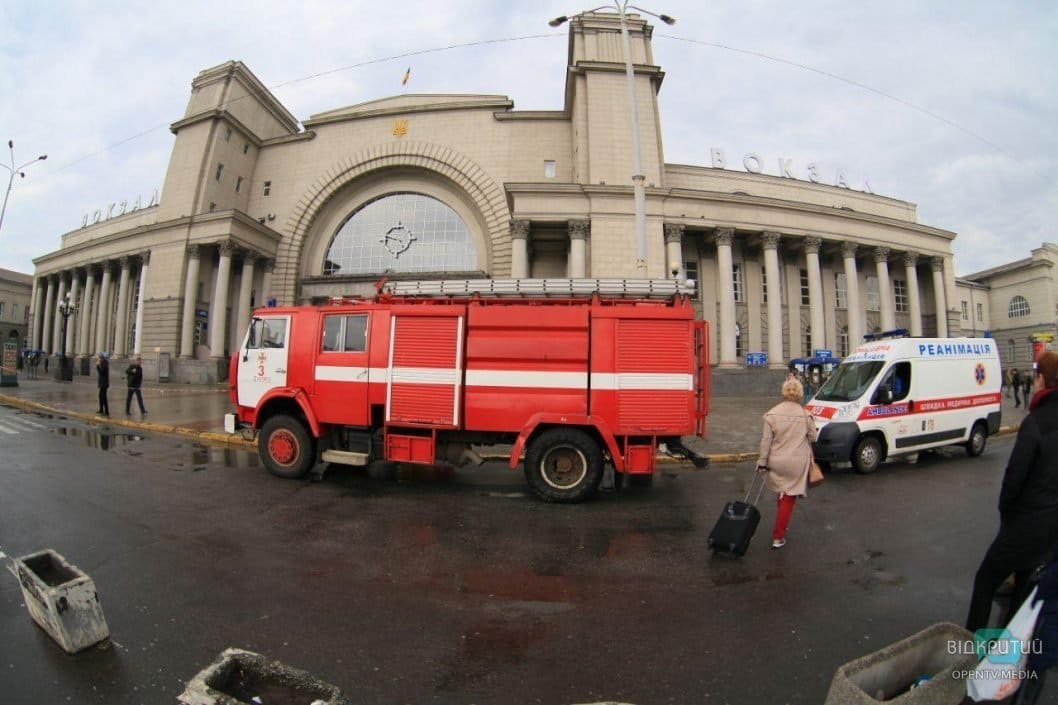 В Днепре заминировали ж/д вокзал - рис. 4