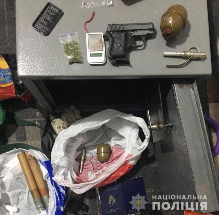 В Каменском спецслужбы задержали наркоторговцев с боеприпасами - рис. 19