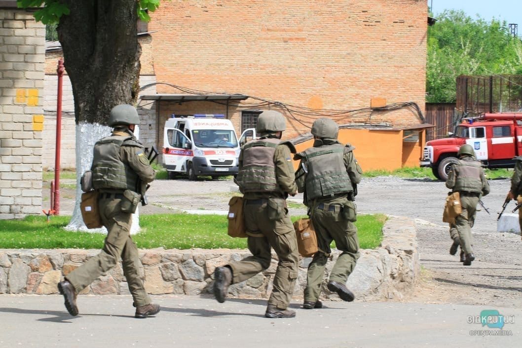 Пожар в метро, захват колонии и областного совета: что происходило в Днепре за три дня - рис. 13