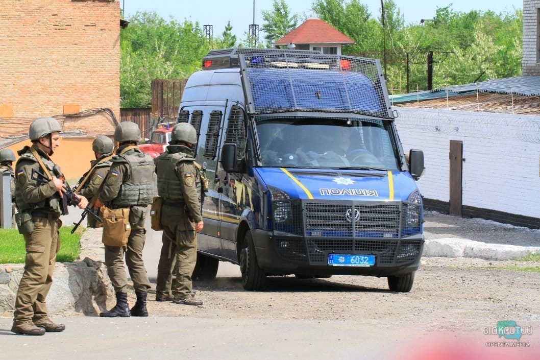 Пожар в метро, захват колонии и областного совета: что происходило в Днепре за три дня - рис. 11