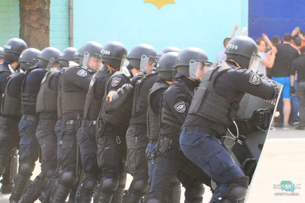 Пожар в метро, захват колонии и областного совета: что происходило в Днепре за три дня - рис. 10