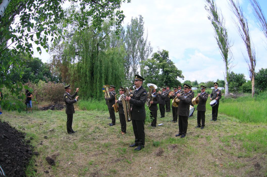 В Днепропетровской области захоронили воинов Второй мировой - рис. 2