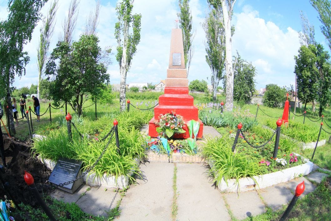 В Днепропетровской области захоронили воинов Второй мировой - рис. 9