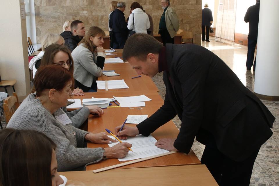 Глава Днепропетровского облсовета оплатил штраф за нарушение тайны голосования - рис. 16