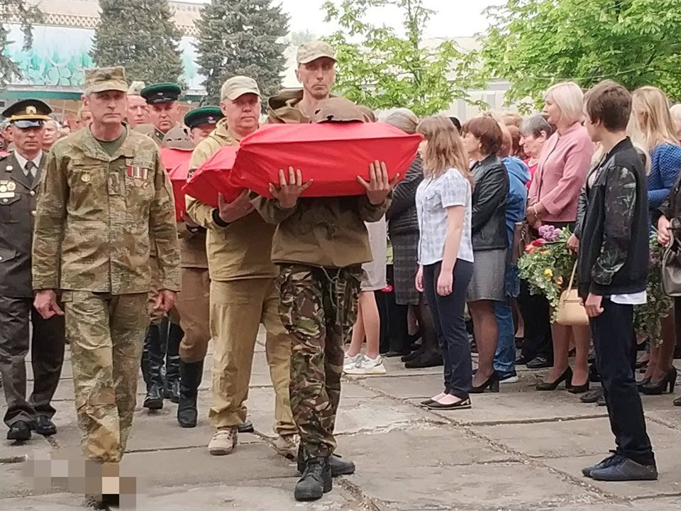 В Томаковке перезахоронили тринадцать неизвестных солдат - рис. 1