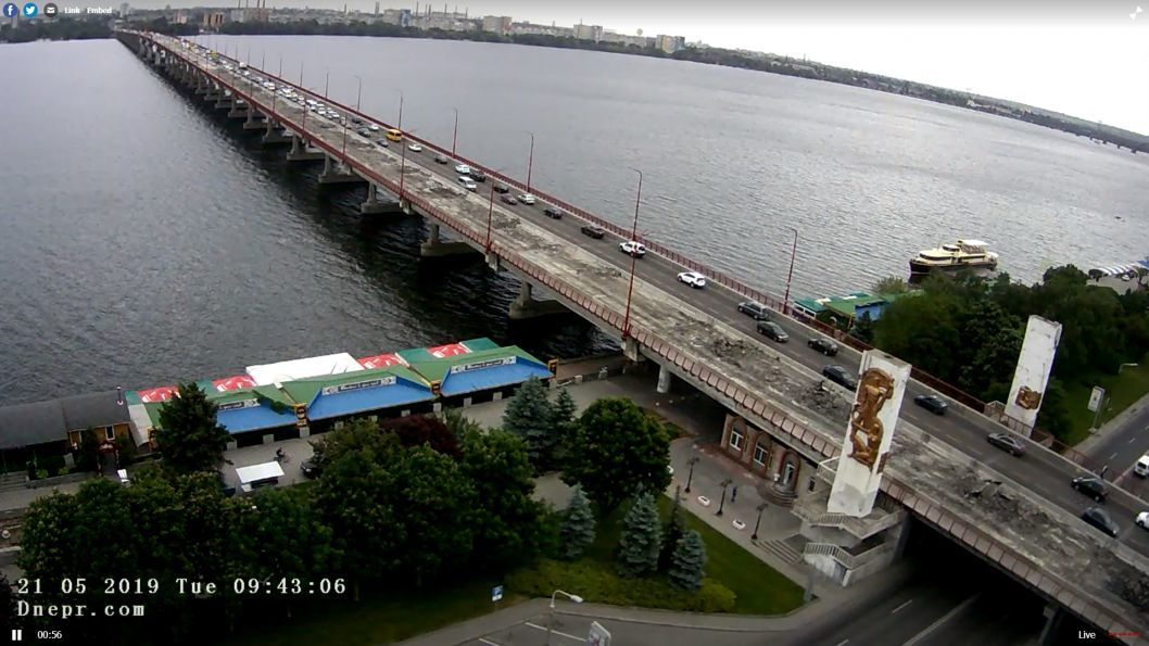 Пробка на Новом мосту Днепра: движение затруднено - рис. 1