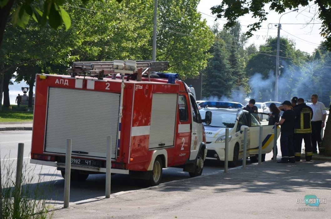В Днепре и Кривом Роге заминированы университеты: студентов эвакуировали - рис. 1