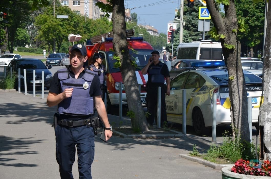 В Днепре и Кривом Роге заминированы университеты: студентов эвакуировали - рис. 3