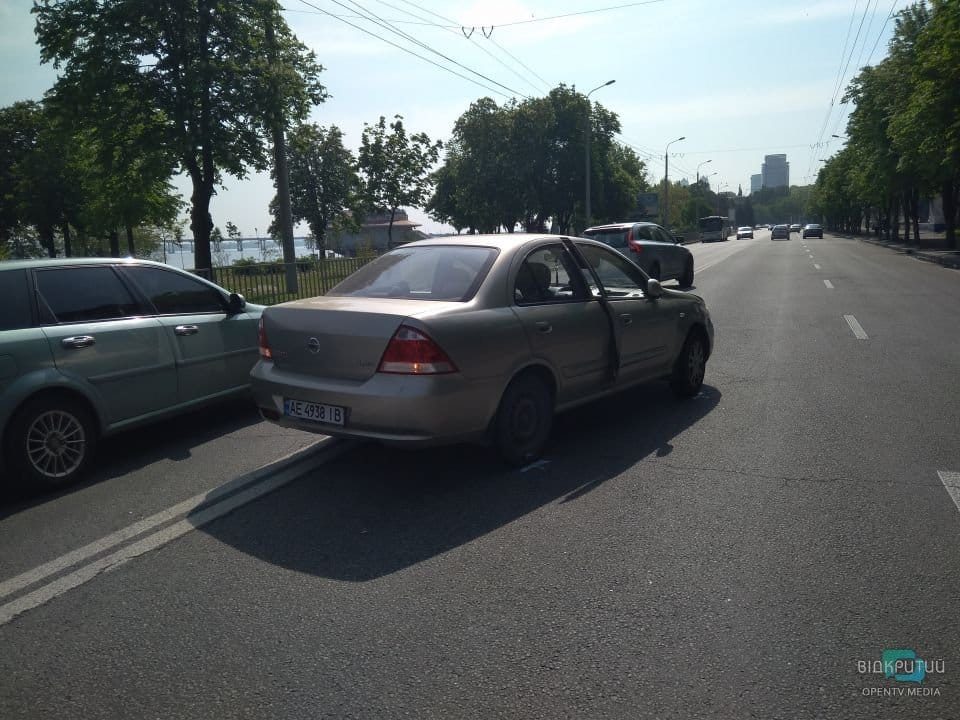 ДТП в Днепре возле гостиницы «Парус»: столкнулись маршрутный автобус и легковушка - рис. 5