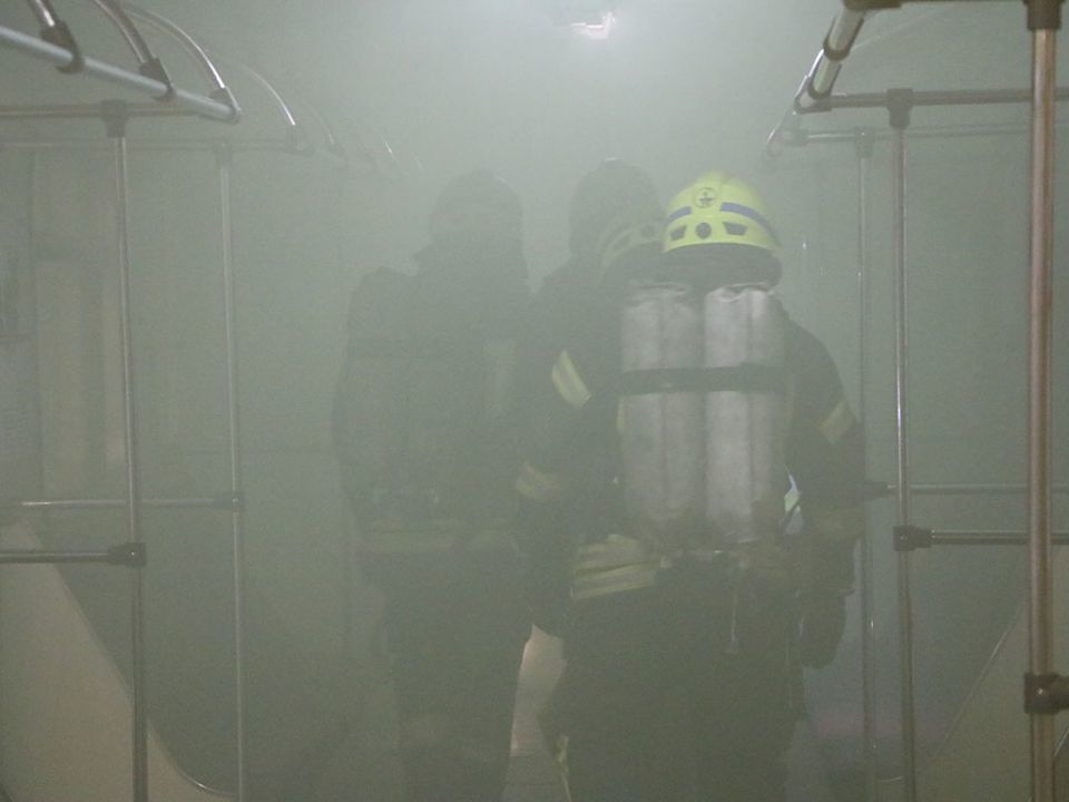В Днепре горел вагон метро: пострадавших эвакуировали - рис. 3
