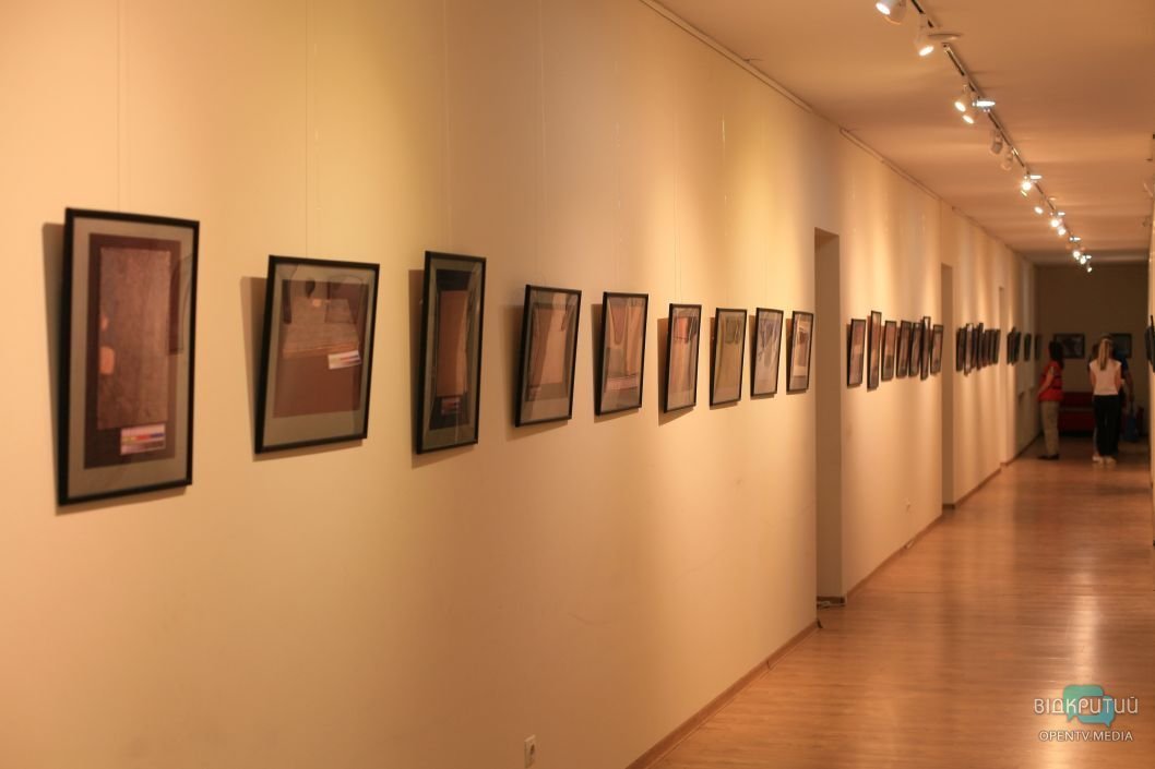 В Днепре прошла выставка японского художника Кацусика Хокусая - рис. 1