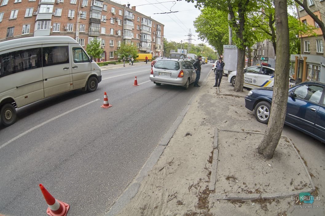 В Днепре на Титова пешеход попал под колеса легковушки: мужчину госпитализировали - рис. 6