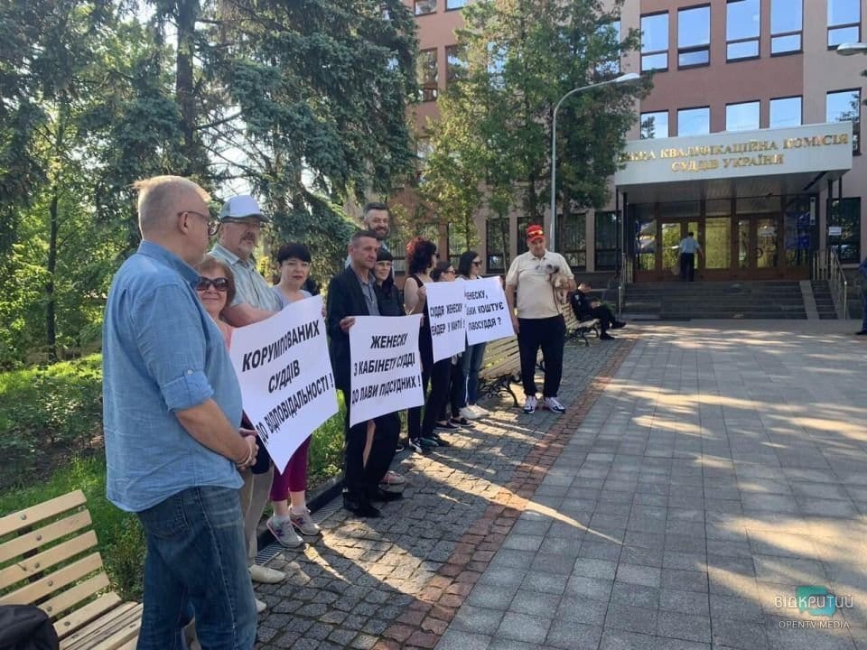 Сегодня госрегистраторы при поддержке судей работают эффективнее воров - рис. 11