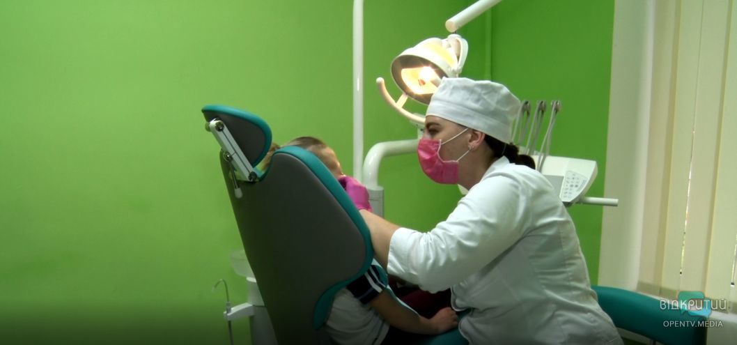 У Дніпрі створили безкоштовний стоматологічний кабінет для школярів - рис. 2