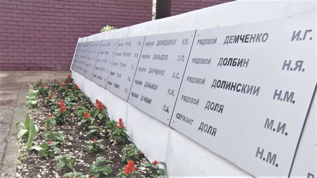 В Днепре возложили цветы к мемориалу в парке Памяти и Примирения - рис. 5
