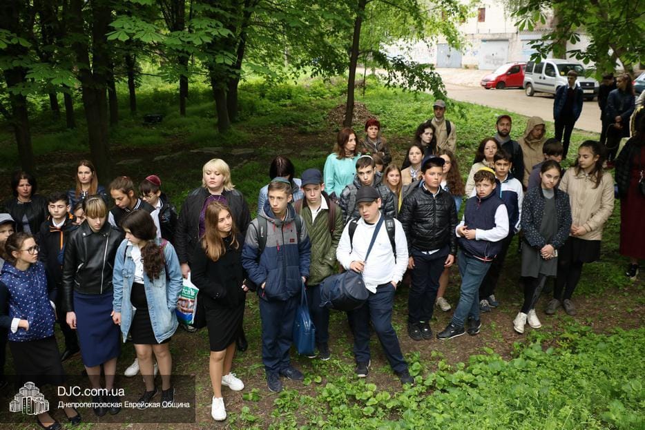 В парке Днепровского университета почтили память жертв Холокоста - рис. 1