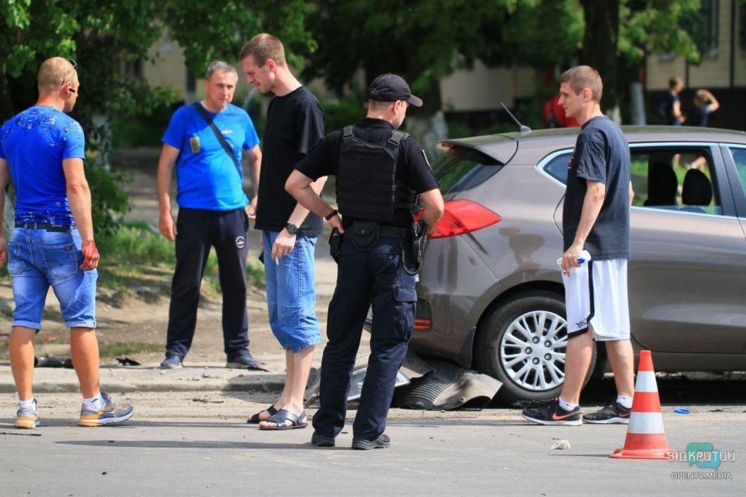 В Днепре на улице Генерала Захарченко ДТП: столкнулись Кіа и Opel - рис. 8