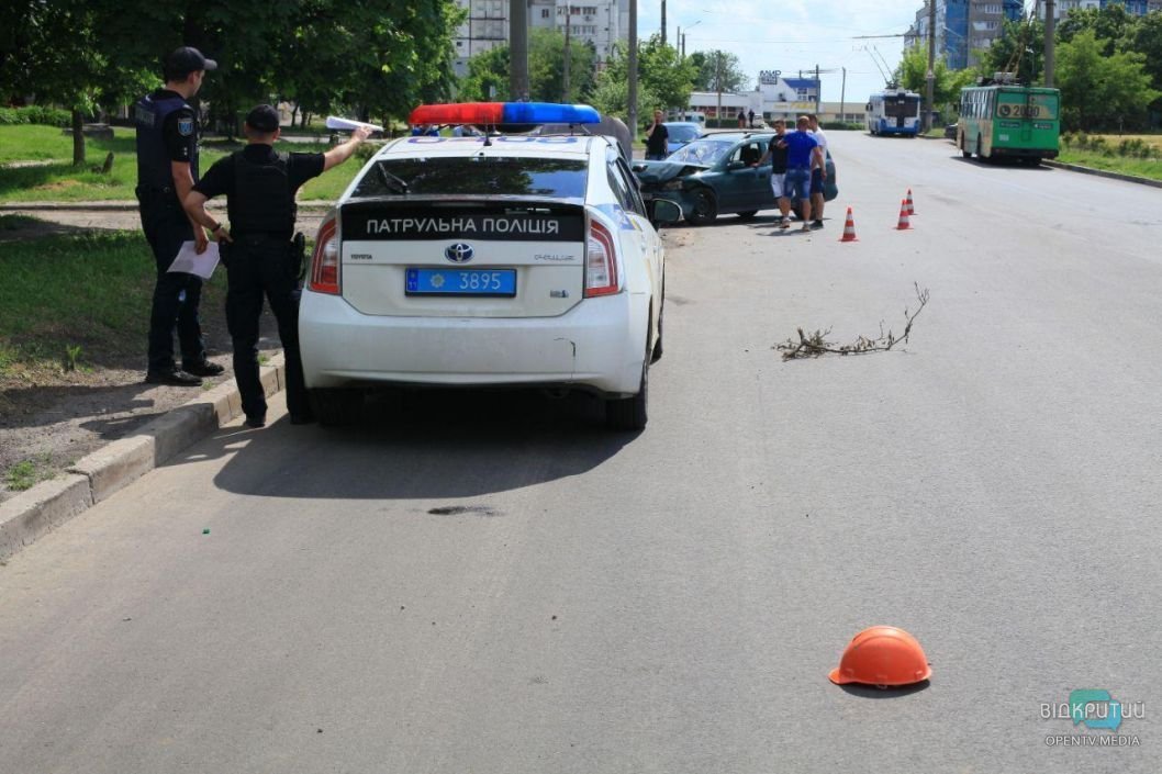 В Днепре на улице Генерала Захарченко ДТП: столкнулись Кіа и Opel - рис. 4