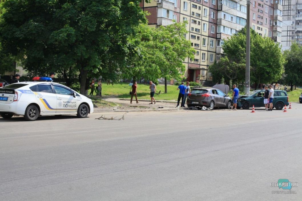 В Днепре на улице Генерала Захарченко ДТП: столкнулись Кіа и Opel - рис. 5