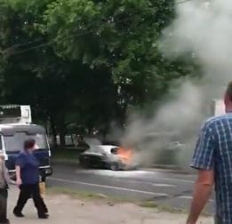 В Днепре на проспекте Поля на ходу загорелся автомобиль - рис. 18