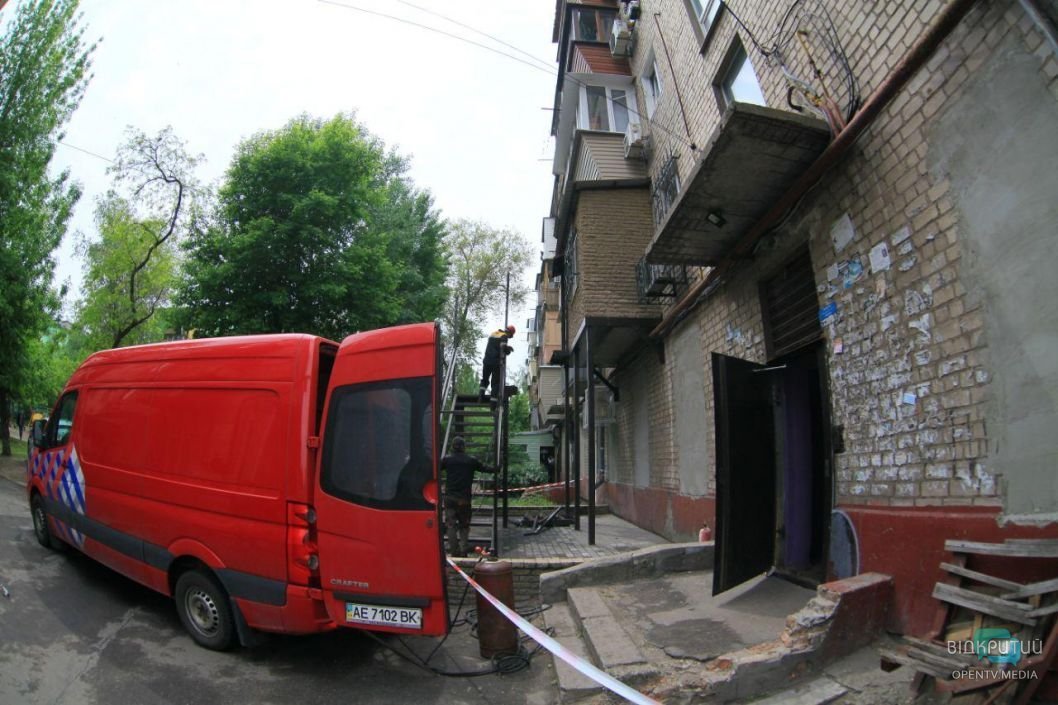 В Днепре коммунальщики отрезали жильцам вход в квартиру - рис. 2