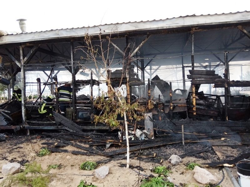 В Днепропетровской области произошел пожар в кафе - рис. 2