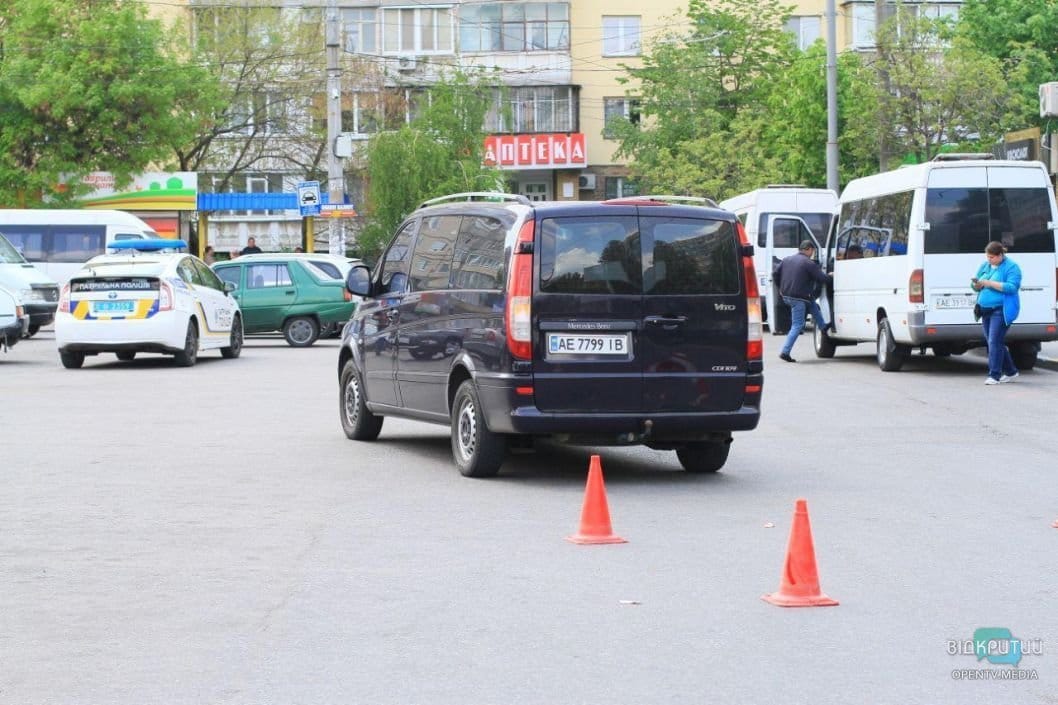 В Днепре на Парусе машина сбила пенсионерку на ходунках - рис. 3