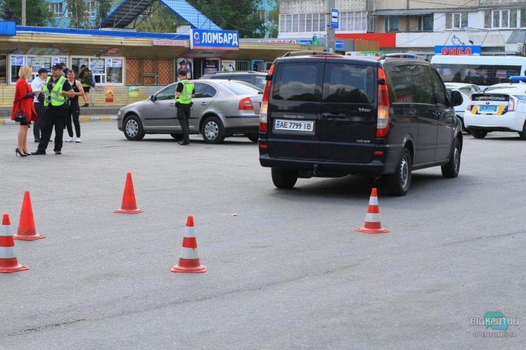 В Днепре на Парусе машина сбила пенсионерку на ходунках - рис. 19