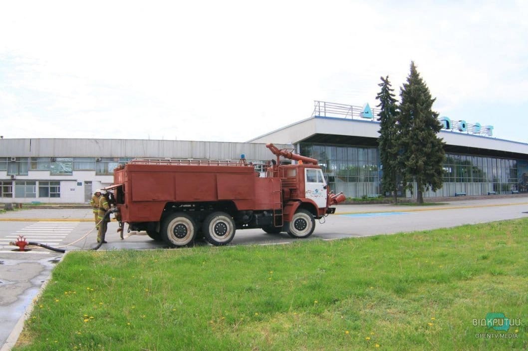 В Днепре сообщили о минировании аэропорта: людей эвакуируют - рис. 5