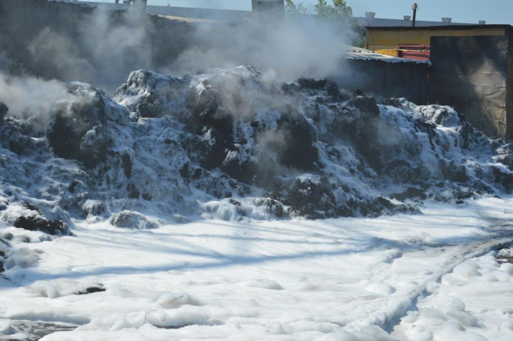 В Днепре на Байкальской сгорел весь мусор и шины - рис. 1