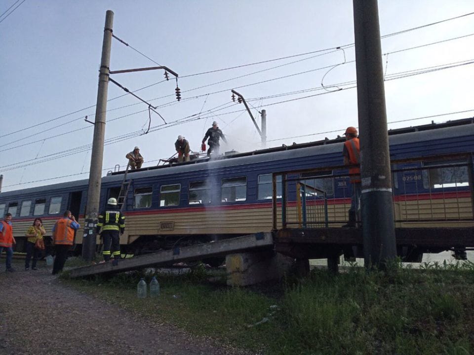 В городе Каменское загорелся вагон электрички - рис. 22