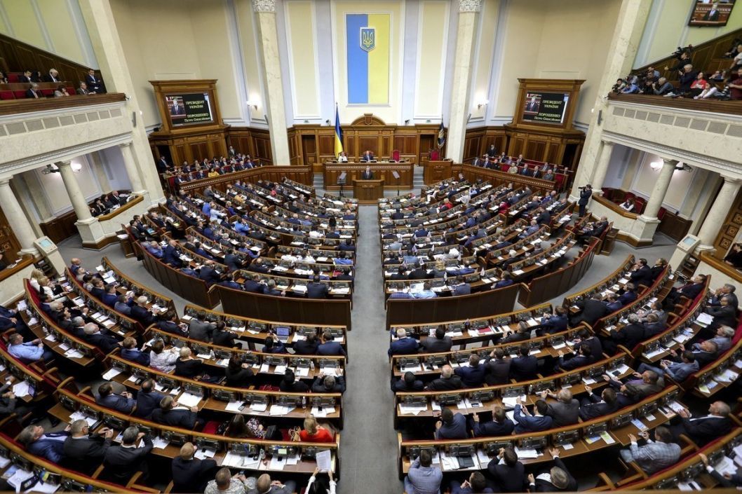 Верховная Рада оставила украинских родителей без отпуска при усыновлении ребенка-сироты - рис. 1