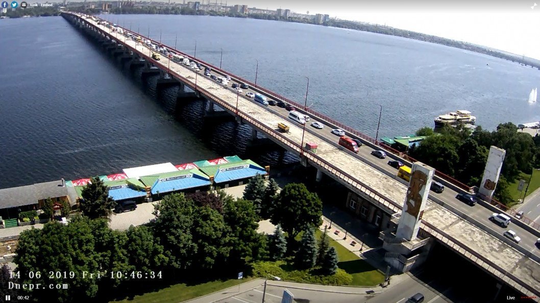 На Новом мосту Днепра было парализовано движение - рис. 1